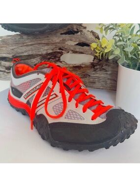 #61 NEW BALANCE ~ Gray, Orange and Black Lightweight Athletic Shoes size 7.5